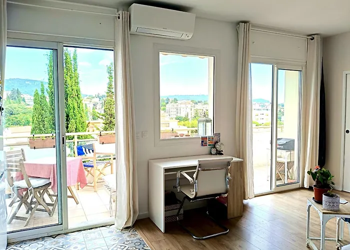 Stunning 2 Bedroom With Terrace And Sea View, Cimiez Liberation Lejlighed Nice
